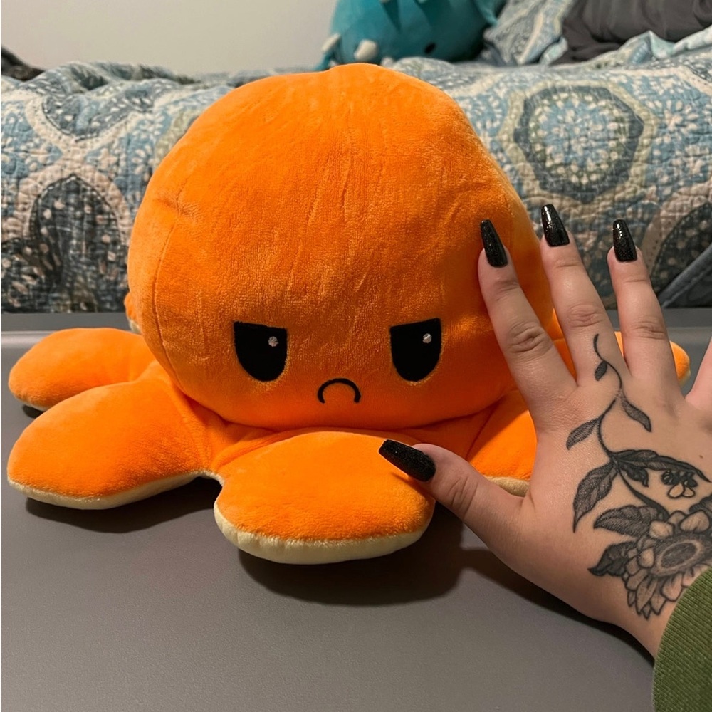 Giant mood octopus